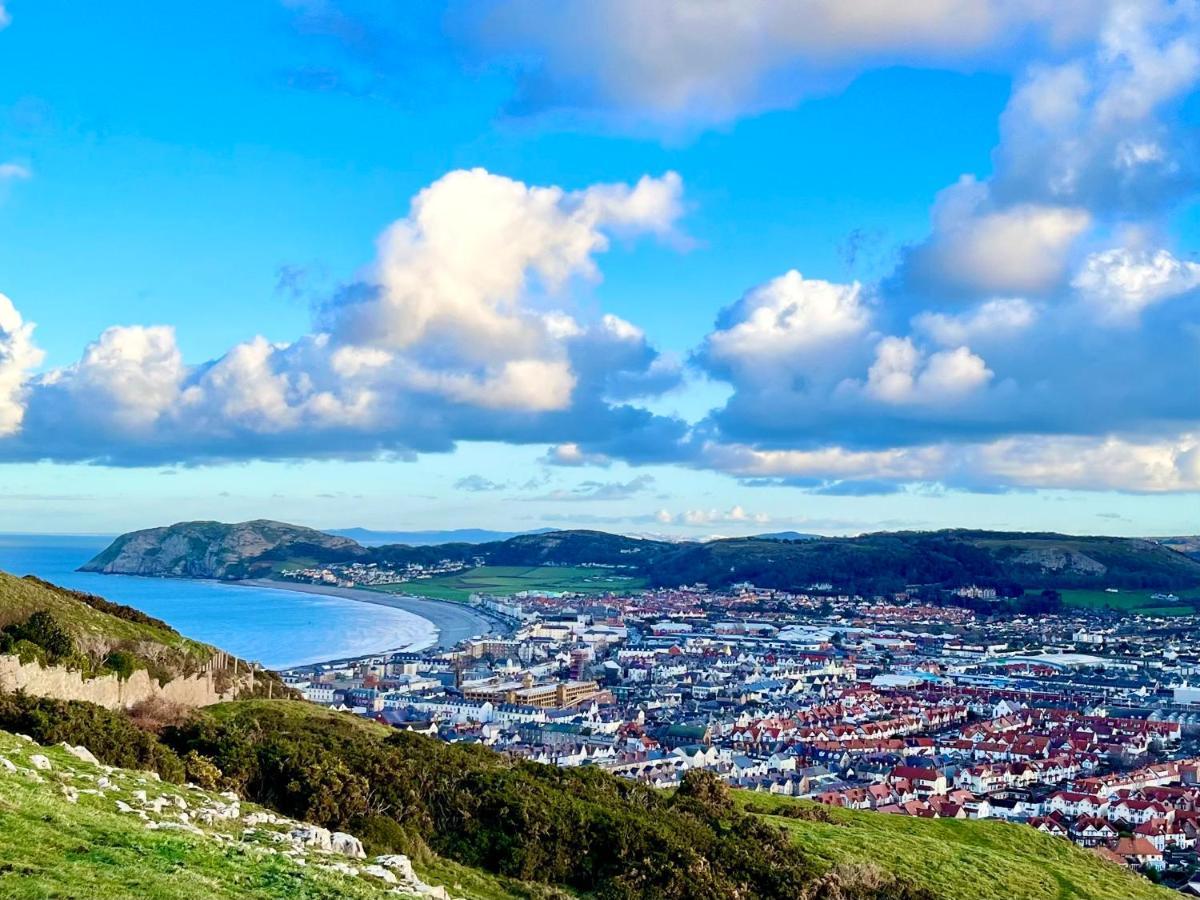 Llandudno Boutique Style Seaside Retreat With Stunning Views * Rhôs-on-Sea